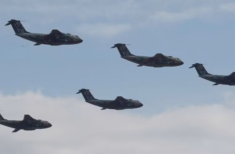 Phi đội máy bay vận tải Kawasaki C-1.