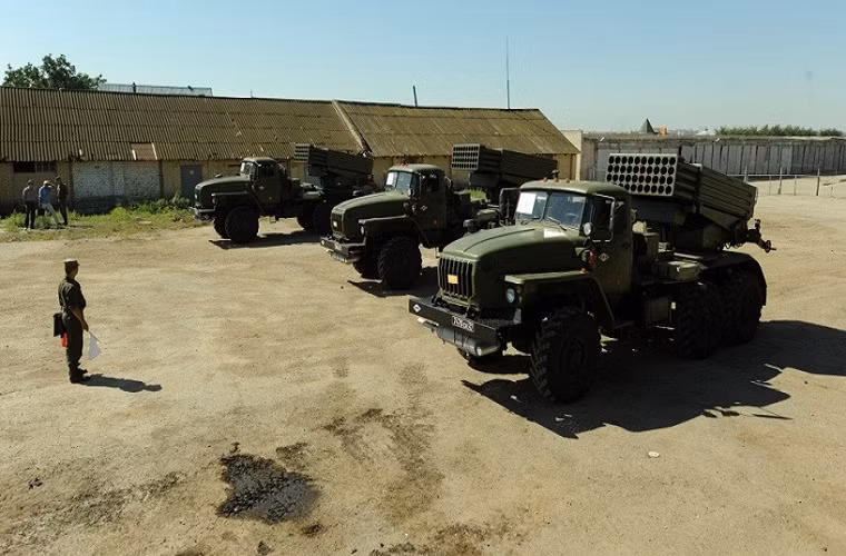 Pháo phản lực phóng loạt Tornado-G là một biến thể hiện đại hóa của BM-21 Grad. Với tầm bắn tối đa lên tới 30km và được sử dụng để chống lại lực lượng bộ binh và tăng thiết giáp của đối phương.