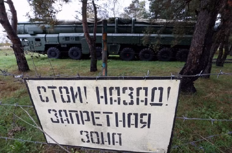 Một cái tên khác cũng khá quan trọng trong lực lượng tên lửa chiến lược Nga là mẫu tên lửa đạn đạo liên lục địa di động RT 2PM Topol.