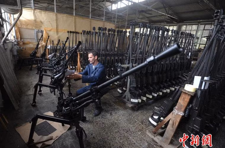 Năm 2005 nhà máy trải qua quá trình tái cơ cấu lớn và ký biên bản ghi nhớ cùng với Remington Arms để xuất khẩu các loại súng săn cho thị trường Mỹ.