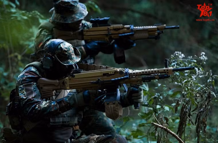 HK121 là thiết kế súng máy đa công dụng cho công ty Heckler &amp; Koch thiết kế và sản xuất từ năm 2010 để thay thế cho mẫu súng Rheinmetall MG3 đang phục vụ trong Lục quân Đức.