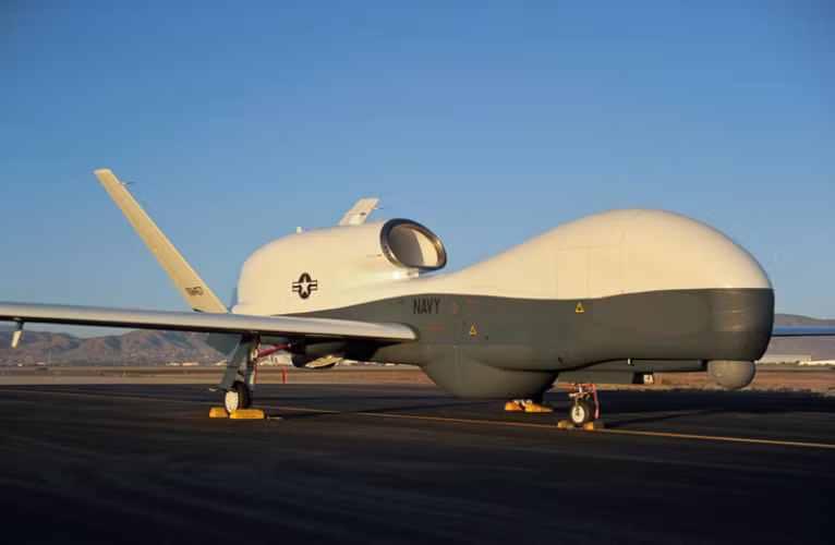 Dựa trên RQ-4 vô địch, Northrop Grumman đã phát triển biến thể MQ-4C Triton cho Hải quân Mỹ. Hệ thống có nhiệm vụ cung cấp thông tinh tình báo, giám sát và trinh sát (ISR) chuyên hoạt động từ ven bờ cho tới các đại dương rộng lớn. Triton được gia cố khung thân, kết hợp thêm hệ thống làm tan băng và chống sét. Nhờ đó, máy bay xuyên qua các đám mây tầng dày nếu muốn quan sát các mục tiêu trên biển ở cự ly gần.