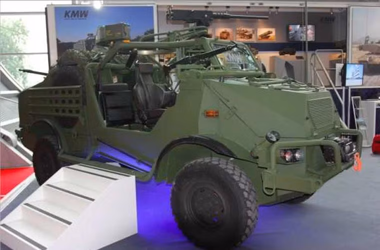 Xe trinh sát SOV có thiết kế module nên rất dễ dàng trong việc thay đổi cấu hình vũ khí tùy thuộc yêu cầu nhiệm vụ. Nó có thể chở theo 2.500 kg hàng hóa hoặc 6 binh lính với đầy đủ trang bị.