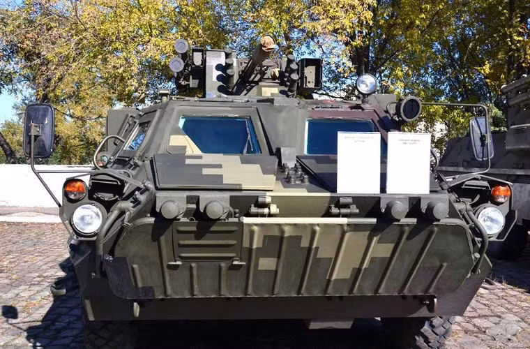 Cận cảnh xe thiết giáp BTR-4 do nhà máy cơ khí Kharkov chế tạo.