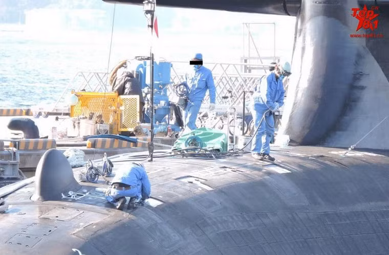 Công nghệ giảm tiếng ồn của tàu ngầm lớp Soryu được đánh giá là đứng vị trí số một thế giới. Một trong những yếu tố tạo nên điều đó là các viên gạch chống dội âm, giúp giảm khả năng bị phát hiện với các loại sonar âm thanh thụ động và chủ động.