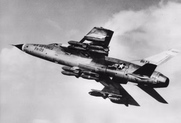 Xét về tính năng, F-105 hiện đại hơn rất nhiều so với MiG-17 song nó là loại máy bay tổn thất nhiều nhất tại chiến trường Việt Nam.
