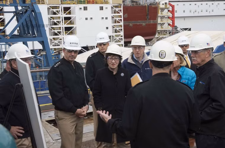 Tàu khu trục DDG 1000 do công nghệ quá hiện đại, chi phí chế tạo cao, Hải quân Mỹ cuối cùng chỉ mua 3 tàu, công việc đóng do nhà máy đóng tàu Bath Iron Works đảm nhận.