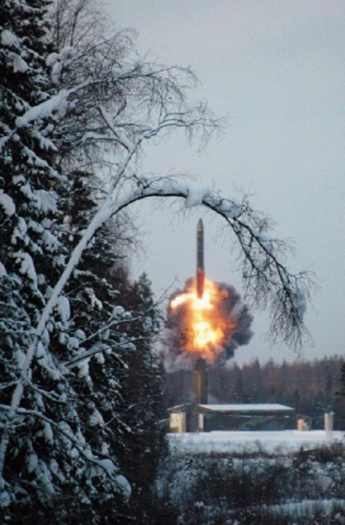 Tên lửa đạn đạo liên lục địa RT-2PM2 Topol-M (định danh NATO là SS-27 Sickle B) cũng là ICBM đầu tiên được Nga phát triển sau khi Liên Xô sụp đổ.