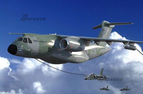 Không giống như các máy bay vận tải quân sự khác, KC-390 có thể thực hiện thêm nhiệm vụ tiếp dầu trên không với sự chuyển đổi dễ dàng.