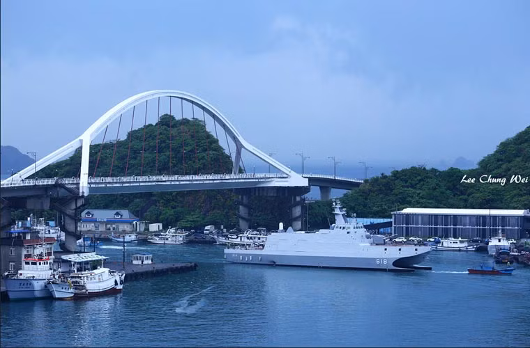 Chiến hạm tàng hình lớp Đà Giang có thể đạt tốc độ tối đa 38 hải lý/giờ (68,5km/h), phạm vi hoạt động khoảng 2.000 hải lý.