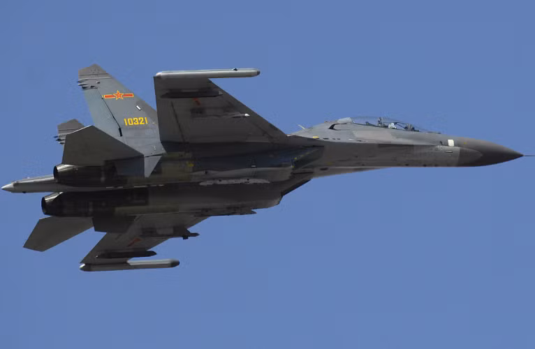  Năm 1995, Trung Quốc và Nga ký hợp đồng thứ hai trị giá khoảng 710 triệu USD cho 16 Su-27SK và Su-27UBK . Những máy bay này được bàn giao năm 1996 và biên chế cho sư đoàn không quân số 2 có căn cứ tại Toại Khê, Quảng Đông. 