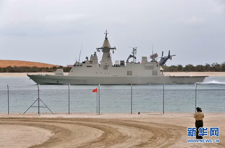 Ngoài sự hiện diện của các vũ khí trang bị của Lục quân và Không quân UAE ra thì hải quân nước cũng điều tàu hộ vệ lớp Baynunah, tàu tên lửa tấn công nhanh để tham gia duyệt binh.