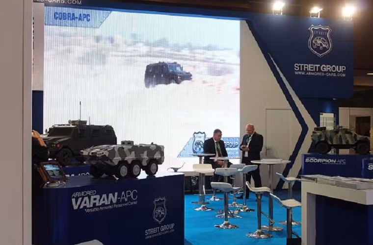 Khu vực trưng bày mô hình các mẫu xe bọc thép của tập đoàn quốc phòng Streit.