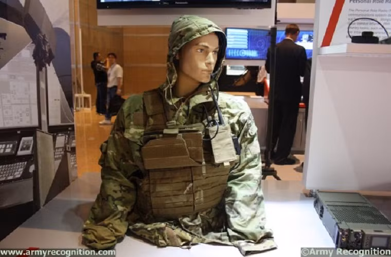 Gian trưng bày các thiết bị thông tin liên lạc dành cho lực lượng tác chiến đặc biệt tại IndoDefence.