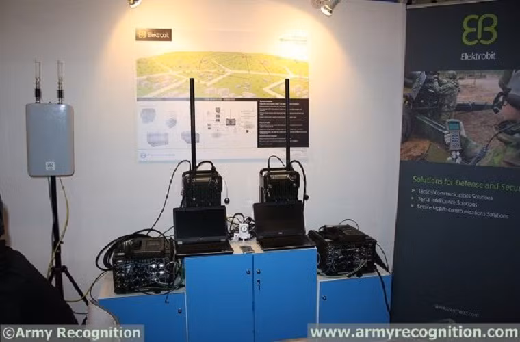 Khu vực trưng bày các thiết bị thông tin liên lạc dành cho lực lượng pháo binh của công ty Elektrobit.