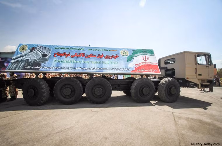 Nó được trang bị động cơ diesel công suất 500 mã lực. Động cơ đặt ngay trong cabin cho phép tiết kiệm không gian phía sau cho các thiết bị liên quan.