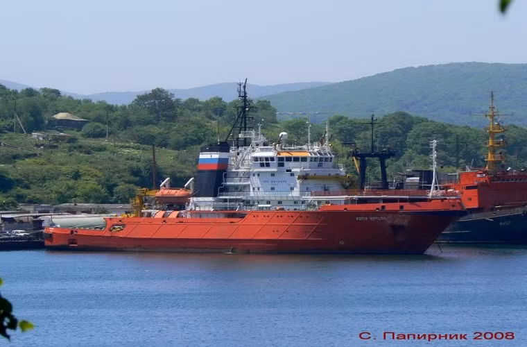 Lực lượng tàu cứu hộ: lực lượng tàu cứu hộ được xem như là một thành phần quan trọng trong Hải quân Nga, khi đa phần lực lượng tàu chiến của nước này đều đã có thời gian phục vụ khá lâu. Và chúng thường xuyên gặp sự cố trên biển, điển hình như các tàu tuần dương hạm Pyotr Velikiy, tàu sân bay Đô đốc Kuznetsov, tàu khu trục Đô đốc Vinogradov với vô số lần gặp sự cố trong quá trình sử dụng.