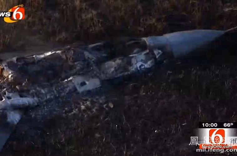 Các quan chức cơ quan Kiểm soát Cao tốc Kansas cho biết, có một phần xác máy bay lớn rơi xuống thị trấn Elk County, cách thành phố Tulsa, bang Oklahoma, nơi đặt căn cứ Không quân Vệ binh quốc gia Mỹ, khoảng 160 km về phía bắc.