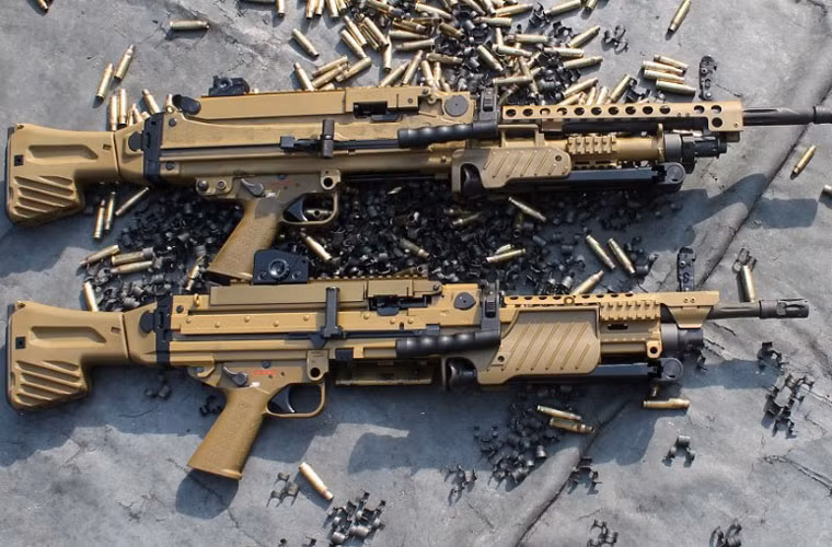 Tháng 6/2013, Quân đội Đức bắt đầu thử nghiệm và đánh giá 65 khẩu HK121, có nguồn tin cho biết, Lục quân Đức (Bundeswehr) sẽ đặt hàng ít nhất 7.114 khẩu trong giai đoạn 2014-2017.