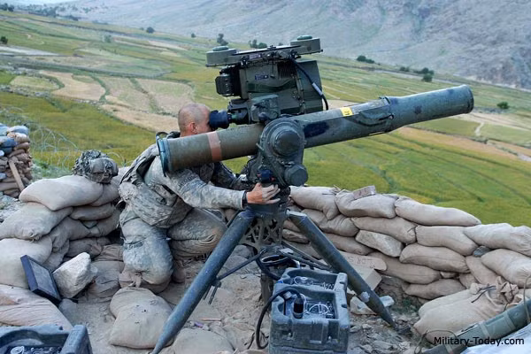 45 năm sử dụng song tên lửa chống tăng BGM-71 TOW vẫn là vũ khí rất lợi hại.
