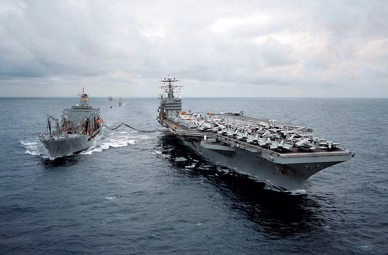 Với số lượng tàu chiến các loại có trong biên chế lên tới 284 chiếc và đi kèm với đó 3.700 máy bay các loại, giúp Hải quân Mỹ là có đủ khả năng đáp trả mọi mối đe dọa nào ảnh hưởng đến an ninh của nước này. Bên cạnh đó với quân số gần 400.000 người cũng đủ khiến giúp lực lượng này trở thành đạo quân bất bại trên biển.