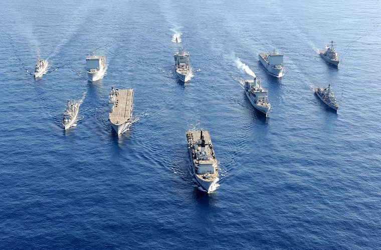 Mặc dù bị cắt số lượng lớn quân số nhưng lực lượng Hải quân Hoàng gia Anh lại được trang bị các tàu chiến hiện đại nhất thế giới, với số lượng khoảng 77 chiếc cùng 149 máy bay các loại vẫn giúp Anh trở thành quốc gia có lực lượng hải quân hàng đầu thế giới. Cơ cấu của lực lượng Hải quân Hoàng gia Anh khá giống với Hải quân Mỹ nhưng có qui mô nhỏ hơn với quân số chỉ khoảng 35.700 người.