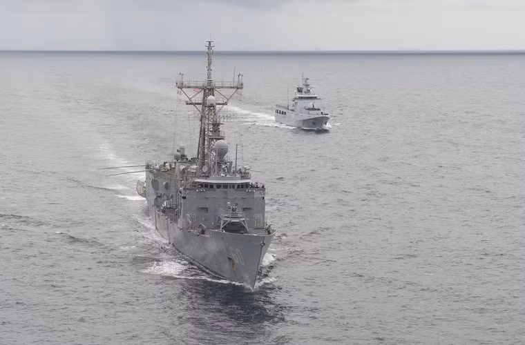 CARAT là tập trận song phương thường niên giữa Hạm đội 7 của Mỹ với lực lượng vũ trang của các nước đối tác gồm Bangladesh, Brunei, Campuchia, Indonesia, Malaysia, Philippines, Singapore, Thái Lan và Timor-Leste.