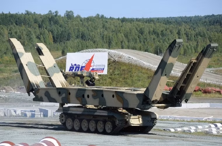 Trong ảnh là thiết kế xe bắc cầu cơ động MTU-72 được phát triển dựa trên khung gầm của T-72.