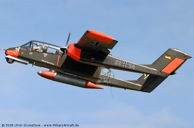 North American Rockwell OV-10: là một mẫu máy bay cường kích và trinh sát hạng nhẹ được Quân đội Mỹ đưa vào trang bị vào năm 1969. OV-10 luôn tỏ ra hiệu quả trên chiến trường trong suốt khoảng thời gian được Quân đội Mỹ sử dụng nhất là trong tác chiến chống chiến tranh du kích. Mặc dù OV-10 đã bị loại khỏi biên chế từ năm 1995 nhưng nó vẫn được Quân đội Mỹ sử dụng ở mức hạn chế. Ngoài ra OV-10 còn khá được ưa chuộng tại các quốc gia như: Colombia, Venezuela, Thái Lan và Philippines.