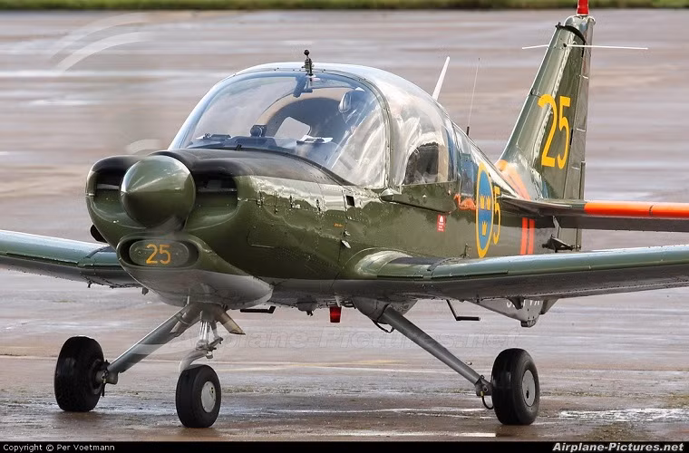 Scottish Aviation Bulldog: là mẫu máy bay cánh quạt hạng nhẹ, được lực lượng không quân các nước châu Âu sử dụng như một máy bay huấn luyện cơ bản.