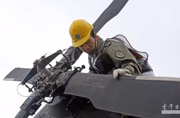 Theo quan chức Lục quân Đài Loan sẽ nhận 15 trong tổng số 60 máy bay trực thăng Black Hawk, được biên chế cho lực lượng đột kích đường không, nhằm thay thế số trực thăng vận tải UH-1H đã cũ.