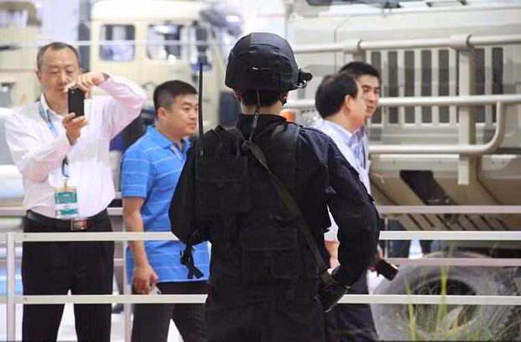 Theo quan sát, hệ thống chiến đấu bộ binh CS/LN1 còn kém xa tiêu chuẩn so với hệ thống chiến đấu bộ binh số hóa FELIN của Pháp hay Ratnik của Nga.