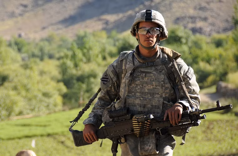 Súng máy M240 được đánh giá là một loại vũ khí có độ tin cậy cao, khả năng hỏa lực mạnh mẽ. Nó có thể tham gia hầu hết mọi nhiệm vụ trên chiến trường từ hỗ trợ hỏa lực, chống lực lượng bộ binh cho đến đối đầu với mẫu xe bọc thép hạng nhẹ. Tuy được đưa vào trang bị đã lâu nhưng M240 vẫn được tiếp tục nâng cấp và phát triển với nhiều biến thể khác nhau để có thể phù hợp hơn trong môi trường chiến tranh hiện đại.