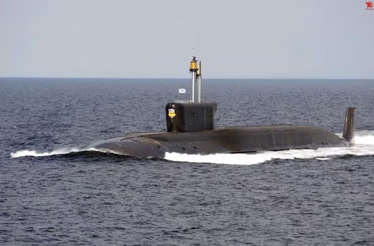 Con tàu được biên chế từ tháng 12/2013 trong thành phận Hạm đội Thái Bình Dương. Tuy nhiên, nó vẫn trong quá trình huấn luyện, chưa đạt được được khả năng chiến đấu ban đầu.