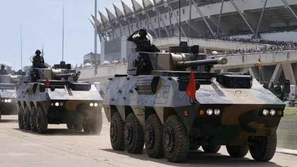 Các loại xe thiết giáp do Trung Quốc sản xuất đang gặt hái được những thành công đáng kể tại thị trường châu Phi. Các loại xe thiết giáp do Trung Quốc sản xuất đang gặt hái được những thành công đáng kể tại thị trường châu Phi.