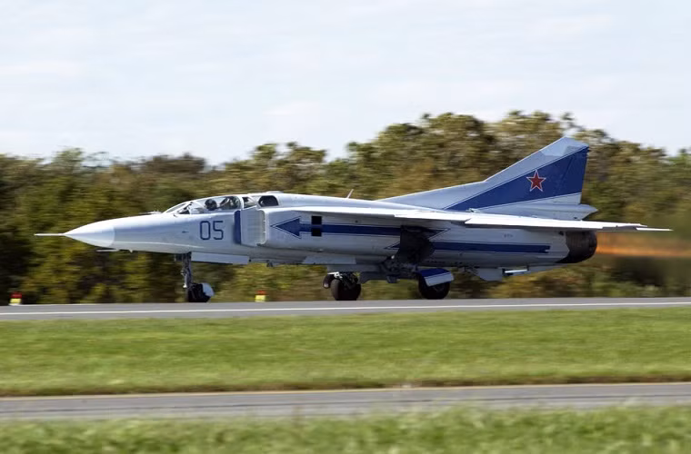 MiG-23 được trang bị một động cơ phản lực Khatchaturov R-35-300 có công suất lên tới 18.850 lbf, với trọng lượng cất cánh tối đa là hơn 18 tấn. Nó được trang bị hệ thống vũ khí khá đa dạng gồm một pháo Gryazev-Shipunov GSh-23L 23 mm và được trang bị 6 giá treo vũ khí có thể mang theo 3 tấn vũ khí với các loại tên lửa không đối không hiện đại nhất của Không quân Liên Xô khi đó. MiG-23 có tốc độ bay tối đa lên tới 2.445km/h với trần bay 18.500m và có phạm vi hoạt động tối đa khi mang đầy đủ tải là 1.150km.