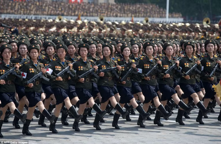  Về tiểu liên, quân đội Nhân dân Triều Tiên (KPA) đã từng sử dụng rất nhiều các loại tiểu liên PPSh-41, PPS-43 của Liên Xô, M3A1của Mỹ. Tuy nhiên, các dòng súng này hiện tại đều đã ra khỏi biên chế quân đội và được chuyển sang cho lực lượng công-nông Hồng vệ binh (WPRG). 