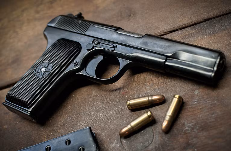 Về súng ngắn, một trong những loại phổ dụng được Triều Tiên nội địa hóa sau năm 1953 là Type 68. Tuy nhỏ và nhẹ hơn bản gốc TT-33 của Liên Xô và phiên bản Trung Quốc là Type 51 và Type 54 nhưng Type 68 vẫn mang đủ 8 viên đạn 7,62x55 mm. Hiện Type 68 đã không còn được sản xuất.