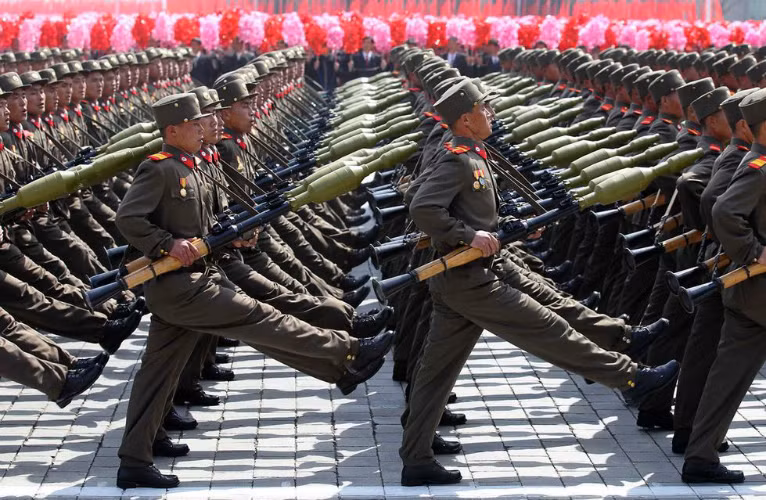 KPA sử dụng RPG-7 (Type 69) và đặc biệt họ còn nâng cấp đầu đạn lên dạng tandem tương tự RPG-7VR có sức công phá lớn hơn và chống được giáp phản ứng nổ. Đây là thiết kế cũ nhưng hiện tại vẫn rất hiệu quả, đặc biệt là ở những nước nhiều đồi núi như Triều Tiên.