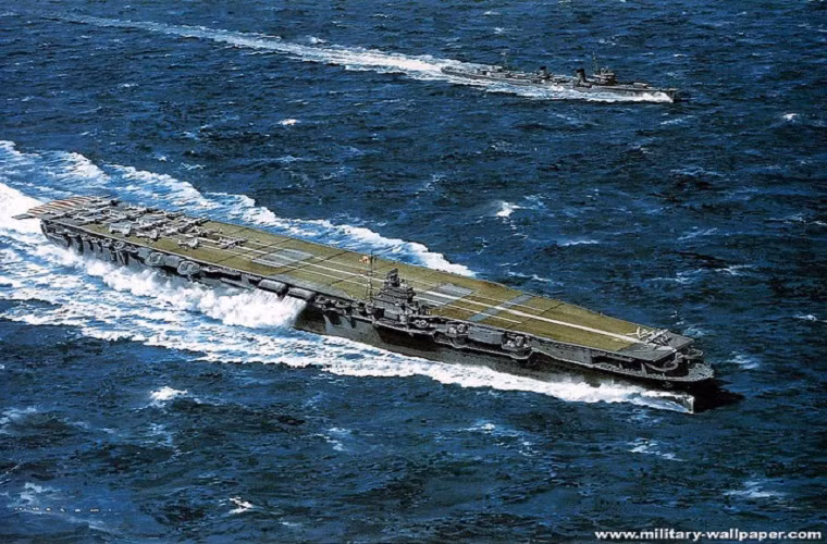 Tàu sân bay Akagi có lượng giãn nước lên tới 41.300 tấn, dài hơn 260m, tốc độ bơi 31,5 hải lý/h và tầm hoạt động 19.000km. Hệ thống vũ khí của Akagi gồm: 6 hải pháo 200mm, 6 pháo phòng không 2 nòng 120mm và 14 pháo phòng không 25mm. Tàu sân bay Akagi có thể mang theo tối đa 66 máy bay gồm 18 Mitsubishi A6M Zero, 18 Aichi D3A, 27 Nakajima B5N.