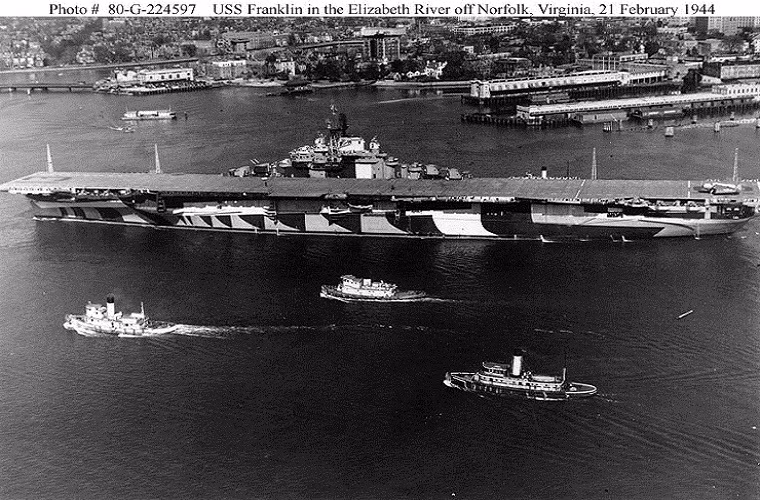 Tàu sân bay USS Franklin có lượng giãn nước lên tới gần 36.400 tấn có chiều dài 266m, tốc độ bơi 33 hải lý/h với thủy đoàn 2.600 người. Hệ thống vũ khí chính của CV-13 gồm: 4 hải pháo hai nòng 127mm, 4 hải pháo 127mm, 8 hải pháo 40mm và 46 hải pháo 20mm. USS Franklin có thể mang theo tổng cộng từ 90 đến 100 máy bay chiến đấu các loại.