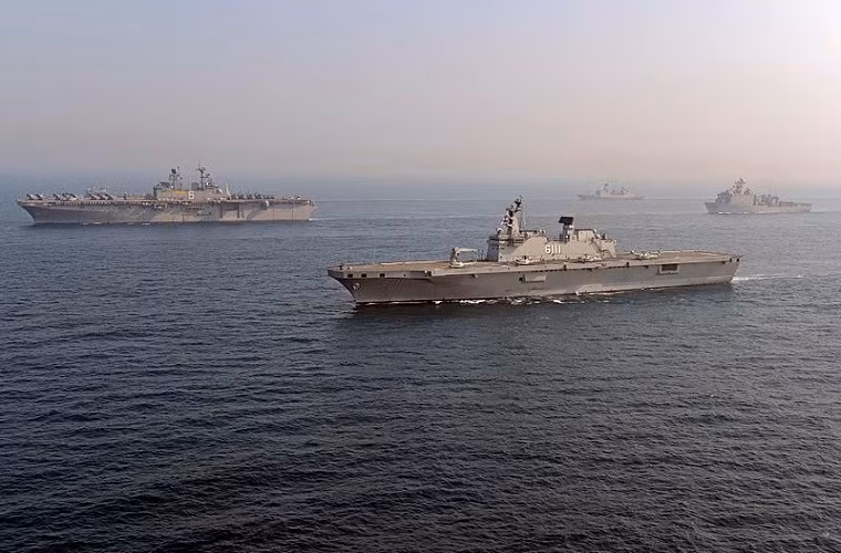 Lý do việc Hàn Quốc sở hữu quân đội ở mức trung bình nhưng vẫn nằm trong top 5 là vì nước này cơ bản vẫn đang trong tình trạng chiến tranh, kéo dài hơn 60 năm với Triều Tiên từ năm 1950 cho tới nay. Ngoài ra Quân đội Hàn Quốc còn nổi tiếng với tính kỷ luật khắc nghiệt và được rèn luyện để có thể sẵn sàng chiến đấu trong mọi tình huống, bên cạnh đó Hàn Quốc vẫn còn sử dụng luật nghĩa vụ quân sự bắt buộc với mọi thanh niên từ 18-35 tuổi.