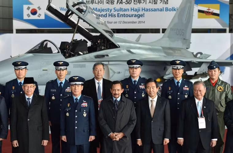 Tại đây Tổng tham mưu trưởng Không quân Hàn Quốc và giám đốc điều hành công ty KAI của Hàn Quốc đã lần lượt giới thiệu với Quốc vương Brunei Haji Hassanal Bolkiah và Tổng thống Philippines Benigno Aquino về tính năng và đặc điểm của FA-50.