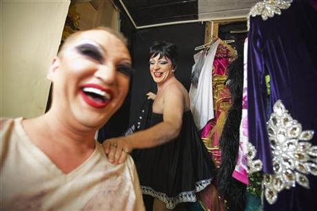 Một vài ngày trước đó, giới chức nơi đây đã thiết lập "vòng an ninh thép” để đảm bảo sự kiện Sochi diễn ra suôn sẻ. Chưa kể, luật “chống tuyên truyền đồng tính” đã được ban hành. Do vậy, hai vấn đề trên gây ít nhiều ảnh hưởng tới hoạt động của Mayak.