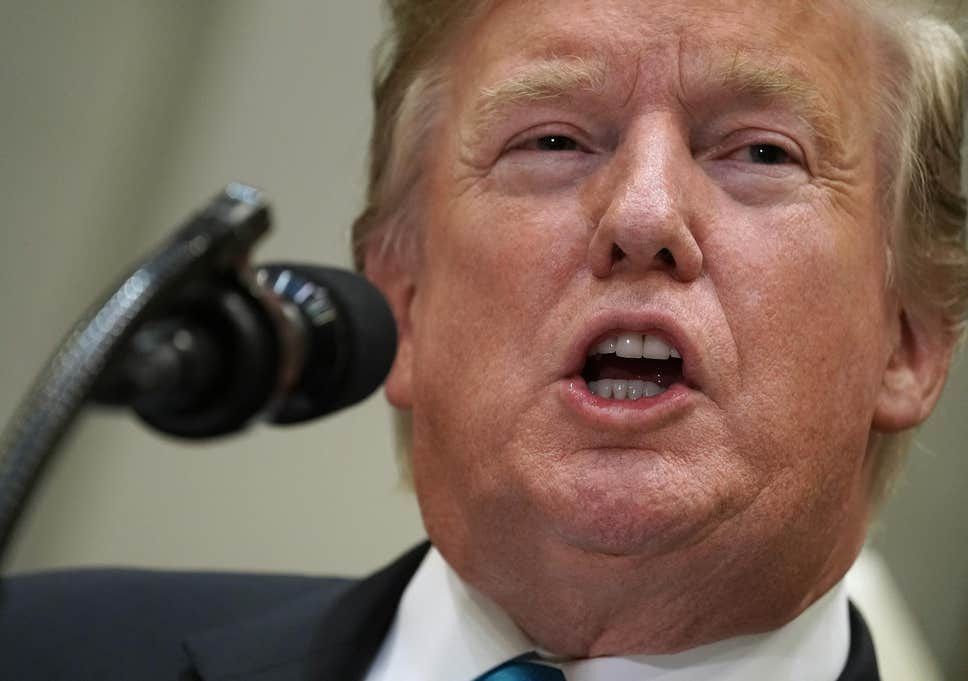 Tong thong Trump bi bat ngo bi to hanh dong nhu mot 