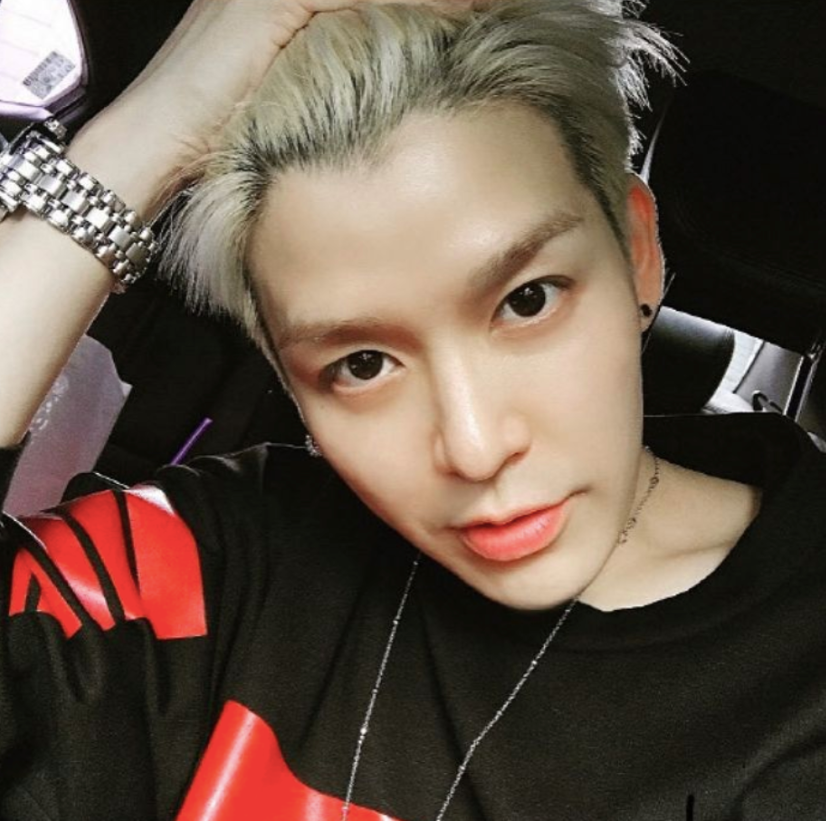 Coi thuong nguoi ham mo, cuu thanh vien nhom nhac Han Quoc hung 