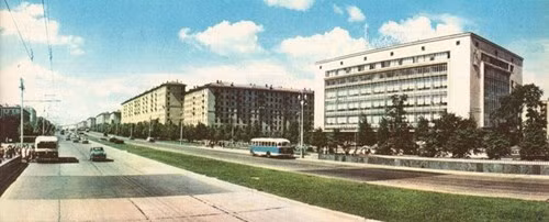 Bách hóa tổng hợp Moscow. Ảnh: Murray Howe.