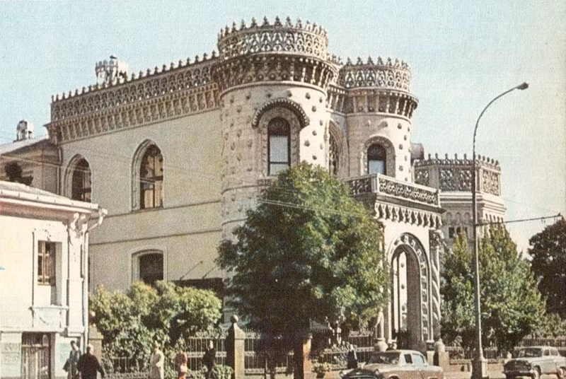 Một tòa nhà trên phố Vozdvizhenka.