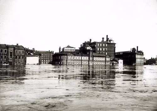 Một trong những trận lụt đáng nhớ nhất trong lịch sử nước Nga đã xảy ra ở Moscow năm 1908, khiến cho khu vực trung tâm thành phố này bị tê liệt. Ảnh: Livejournal.