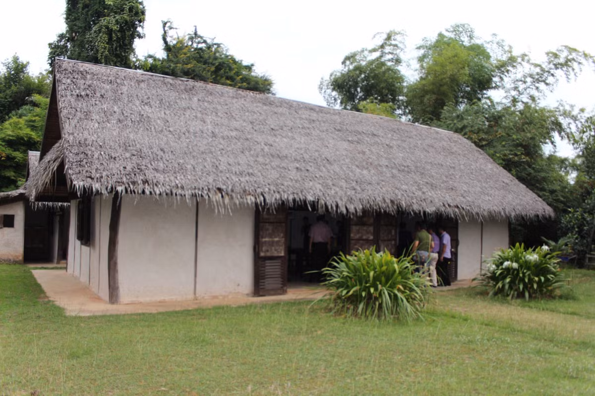 5. Mùa thu 1928, Bác Hồ đến Xiêm La (Thái Lan), cải trang là một nhà sư với bí danh Thầu Chín để tuyên truyền và huấn luyện cho Việt kiều. Người đã sống một thời gian tại một ngôi nhà thuộc làng Noọng Ôn (xã Xiêng Phin, huyện Mương, tỉnh Udonthani) trước khi đến các địa phương khác để hoạt động cách mạng. Ảnh: Baodulich.net.vn.